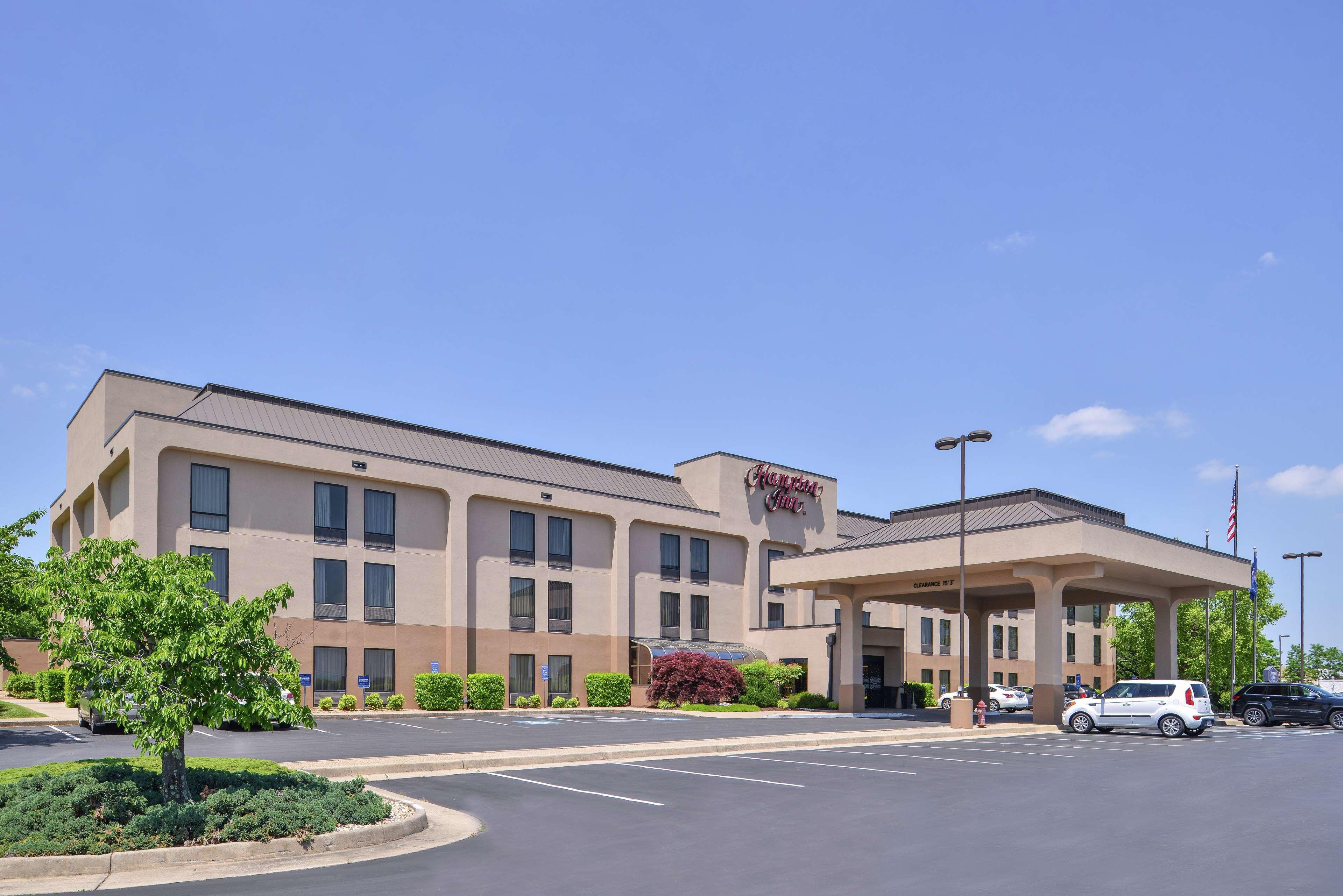 Hampton Inn Staunton Exteriör bild