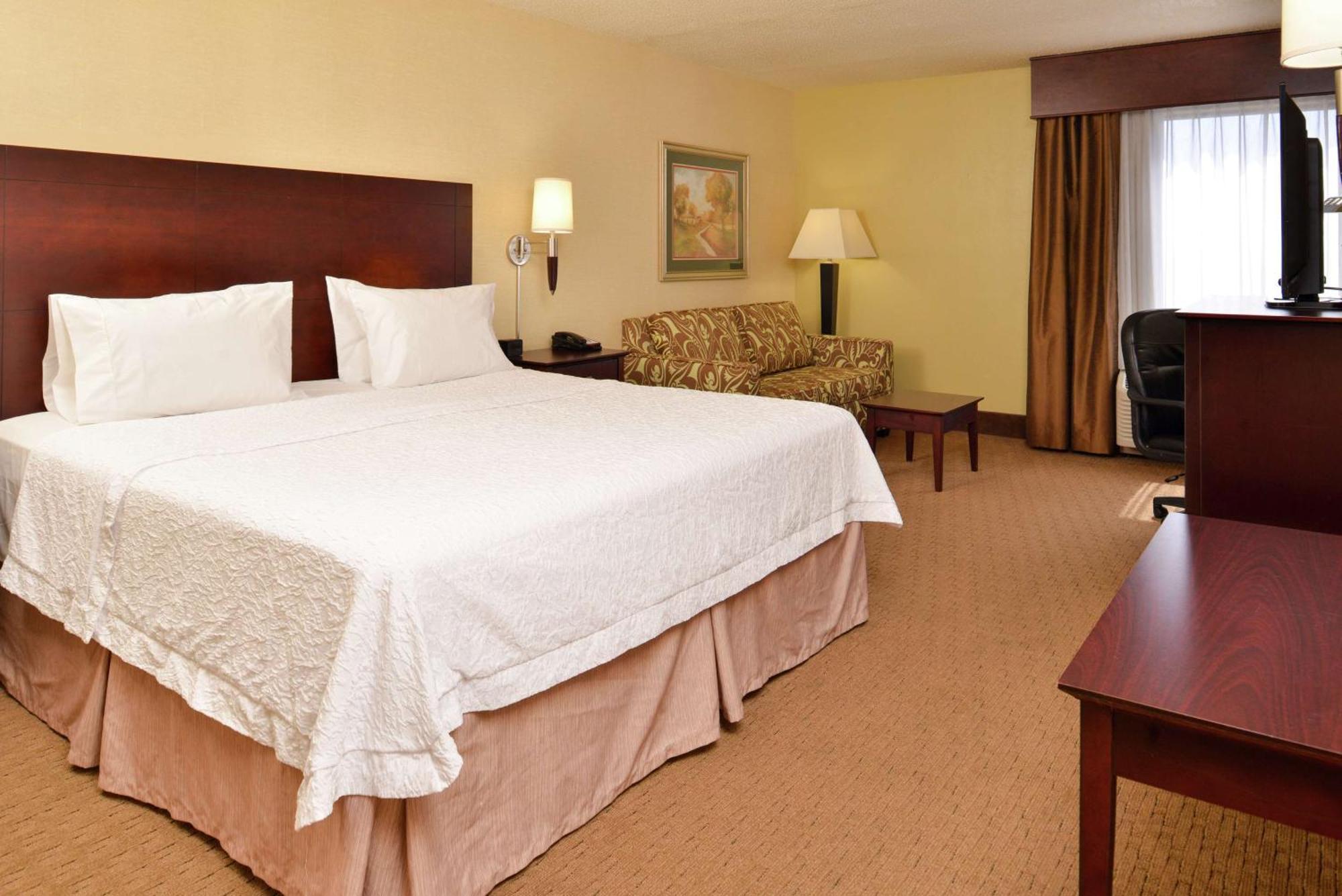 Hampton Inn Staunton Exteriör bild