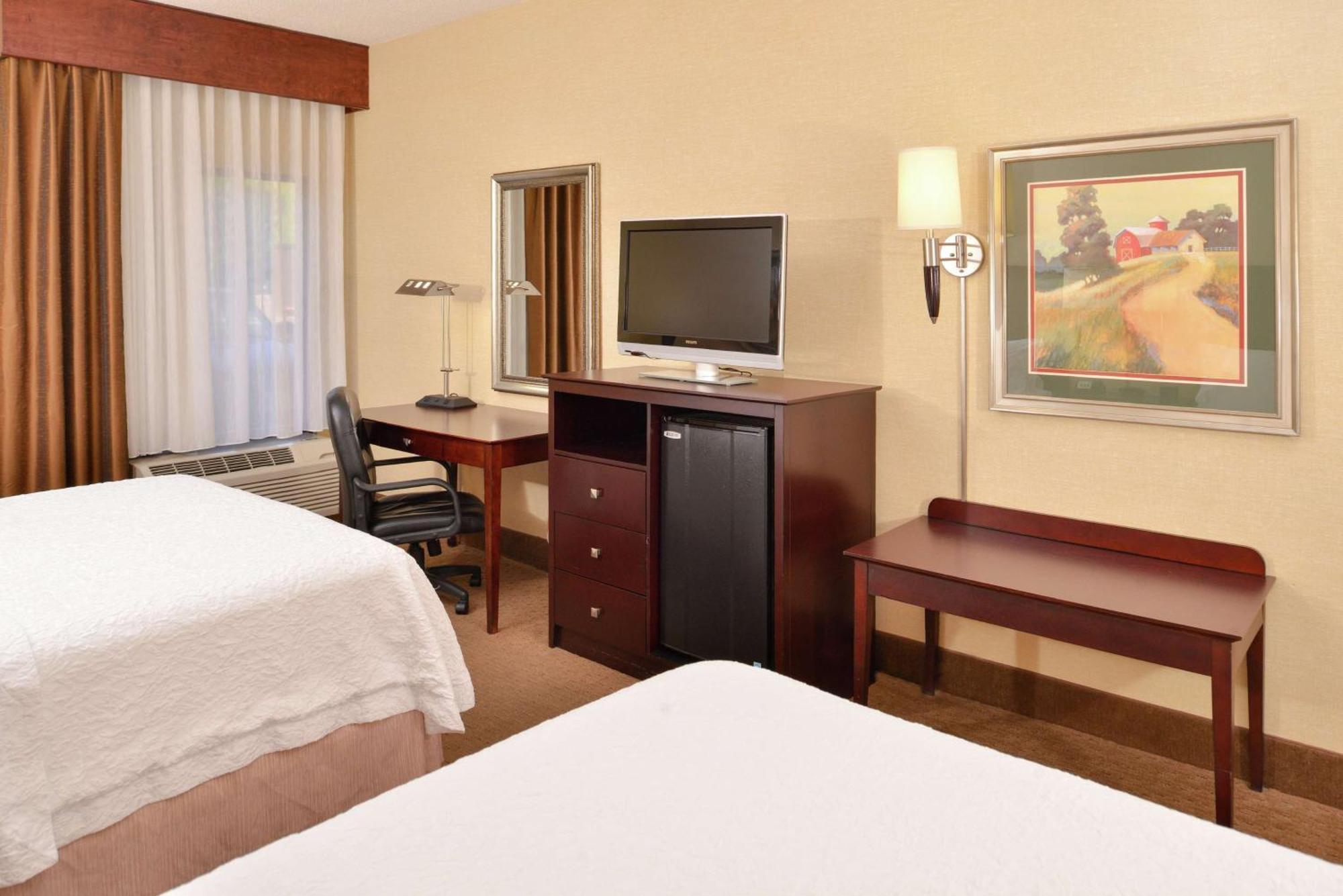 Hampton Inn Staunton Exteriör bild