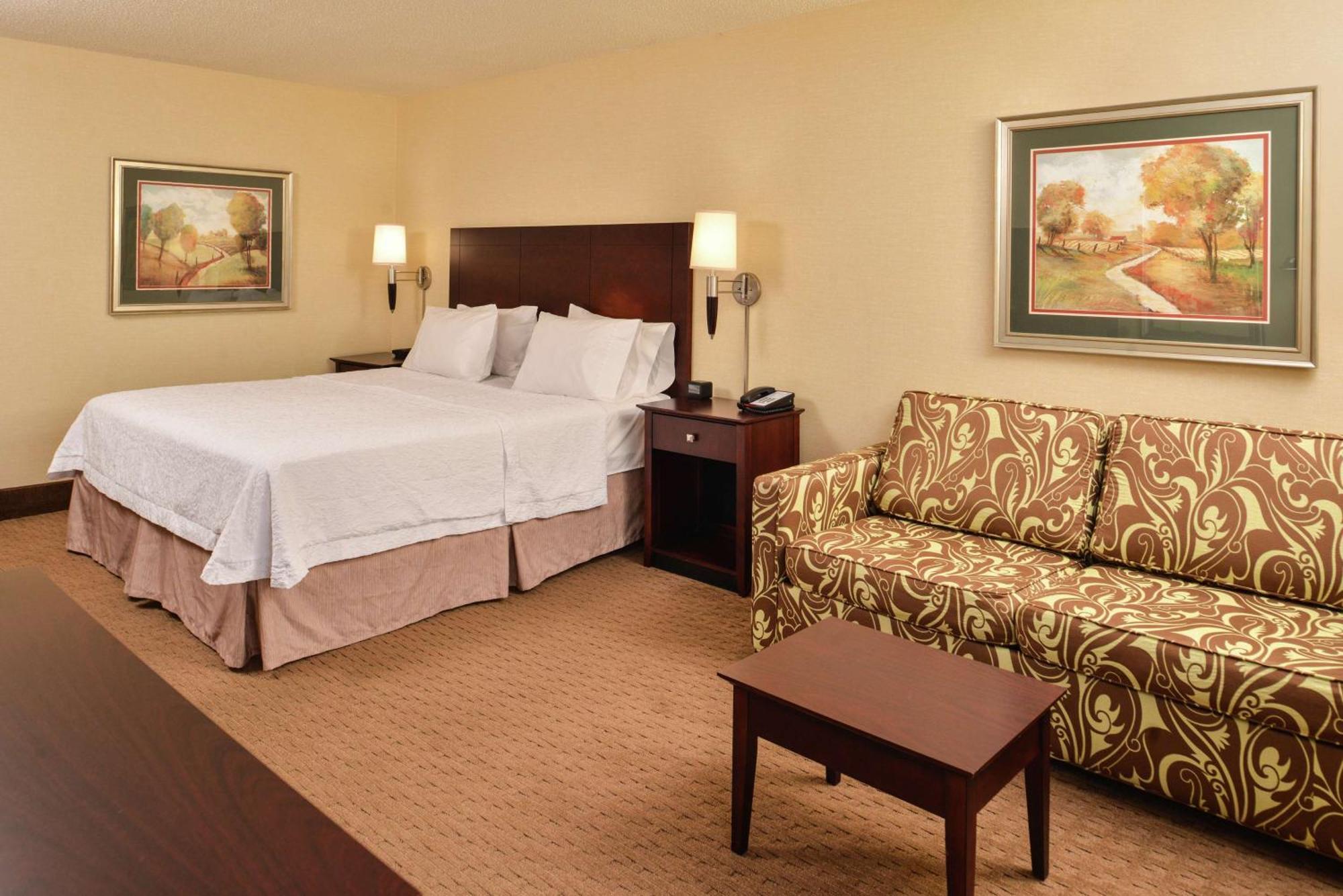 Hampton Inn Staunton Exteriör bild