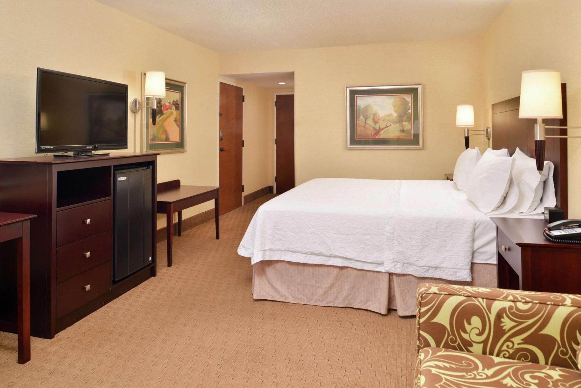 Hampton Inn Staunton Exteriör bild