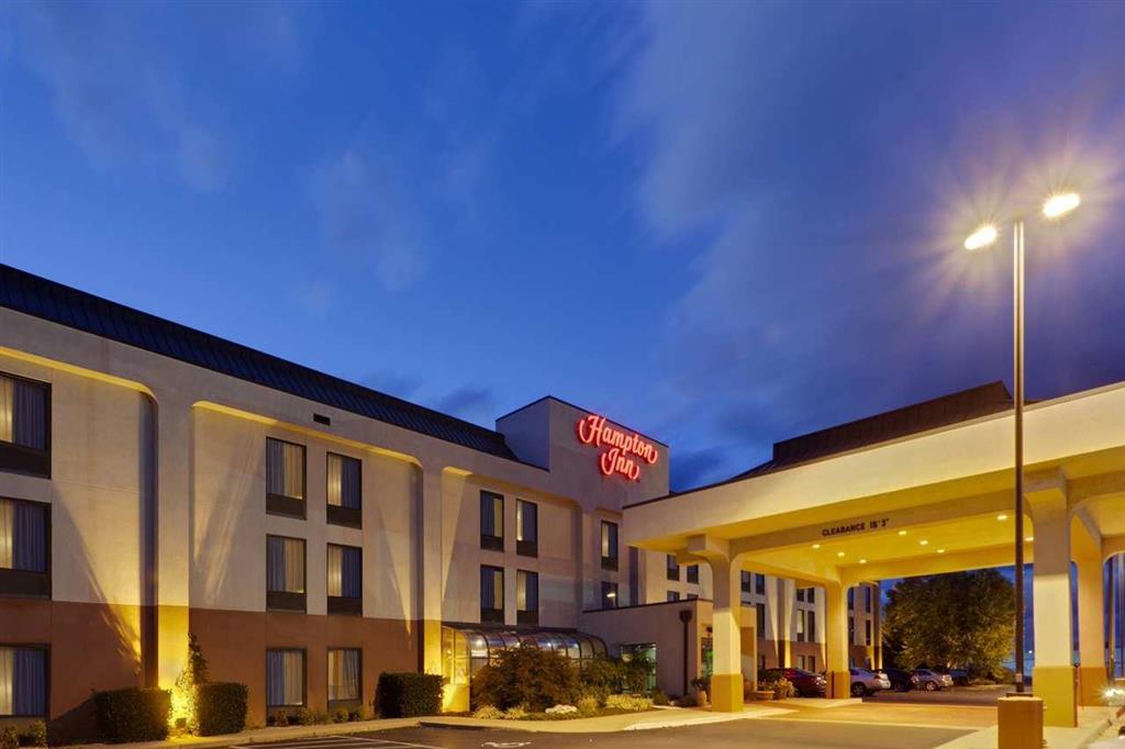 Hampton Inn Staunton Exteriör bild