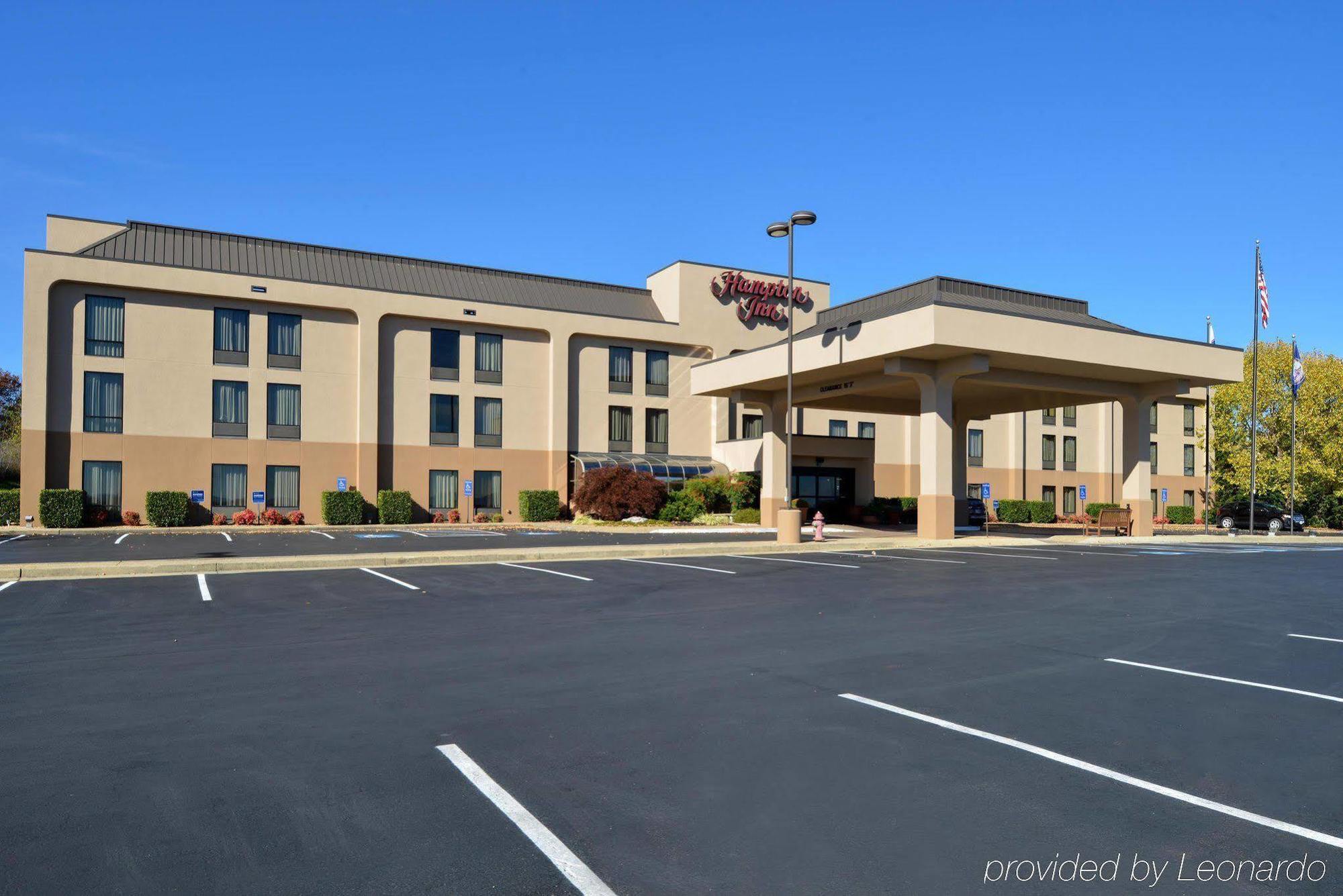 Hampton Inn Staunton Exteriör bild